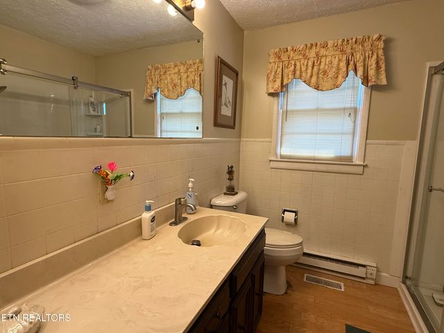 400 W Ridgecrest Drive, Kingston, TN 37763