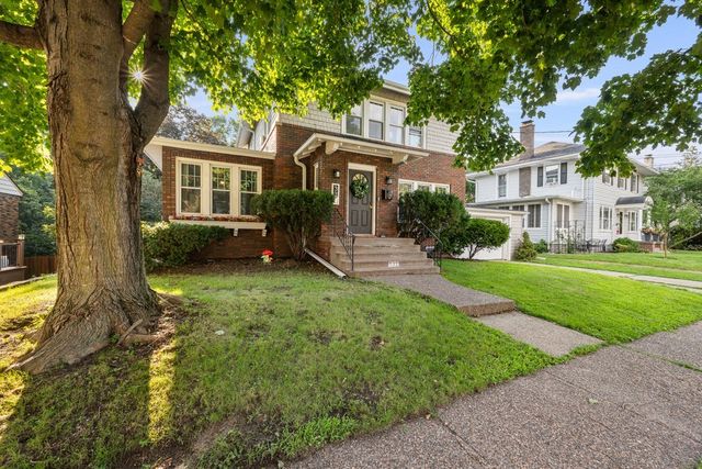 332 Forest Road, Davenport, IA 52803