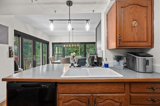 332 Forest Road, Davenport, IA 52803