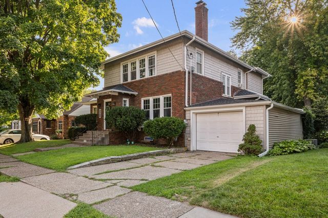 332 Forest Road, Davenport, IA 52803