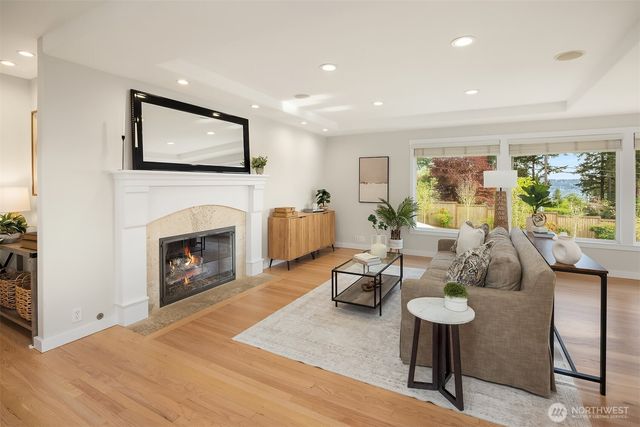 9359 Sunset Way, Bellevue, WA 98004