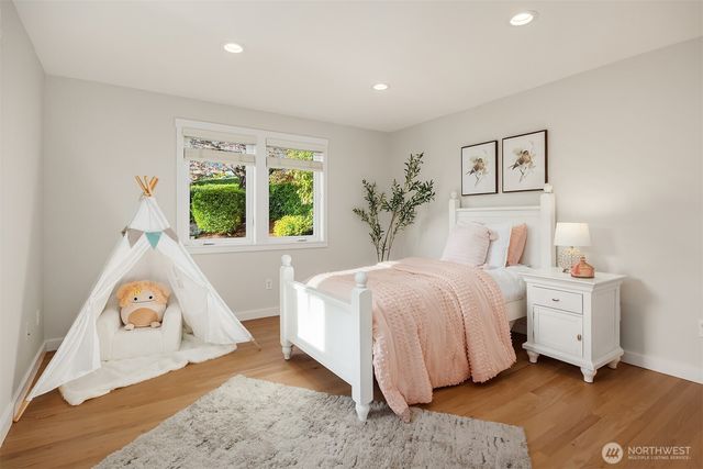 9359 Sunset Way, Bellevue, WA 98004
