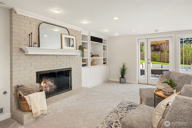 9359 Sunset Way, Bellevue, WA 98004