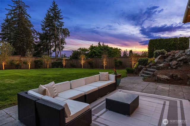 9359 Sunset Way, Bellevue, WA 98004