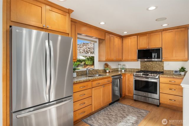 9359 Sunset Way, Bellevue, WA 98004