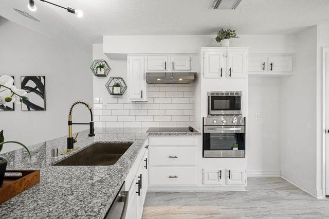 1819 Gaucho Circle, La Porte, TX 77571