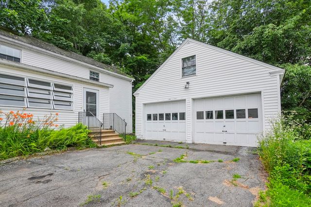 90 Common Street, Barre, MA 01005