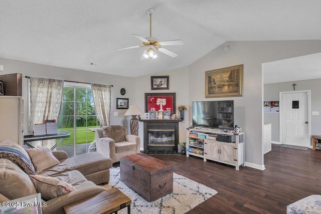 109 Foxtrail Drive, Hubert, NC 28539