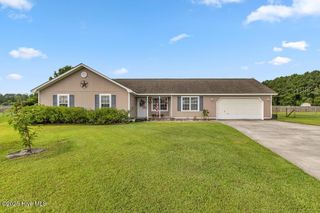 109 Foxtrail Drive, Hubert, NC 28539
