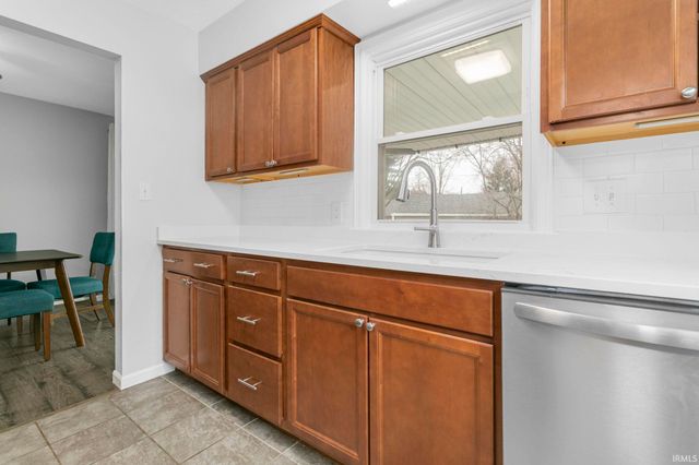 727 Marquette Avenue, South Bend, IN 46617