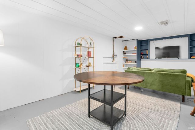 727 Marquette Avenue, South Bend, IN 46617