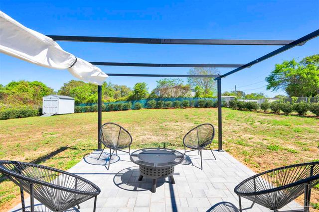 12850 Beckstrom Rd, Pensacola, FL 32507