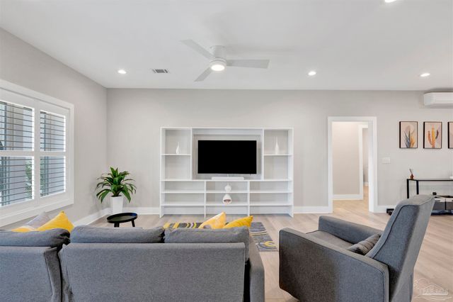 12850 Beckstrom Rd, Pensacola, FL 32507