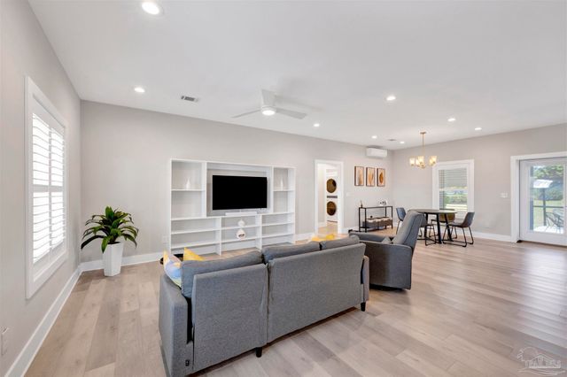 12850 Beckstrom Rd, Pensacola, FL 32507