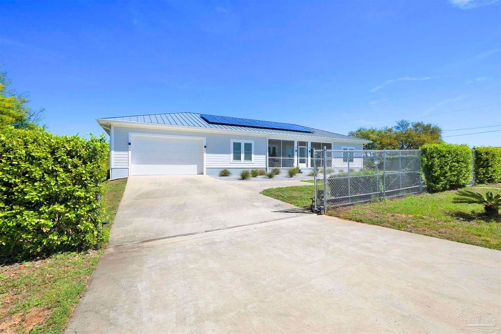 12850 Beckstrom Rd, Pensacola, FL 32507