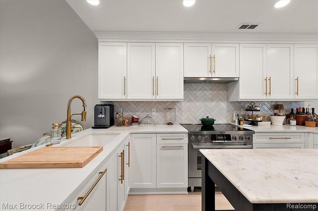 2478 Wildbrook Run, Bloomfield Hills, MI 48304