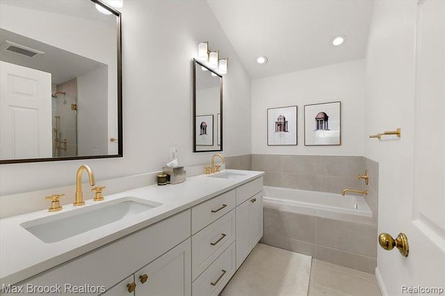 2478 Wildbrook Run, Bloomfield Hills, MI 48304