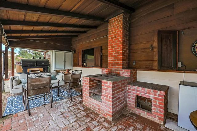 8845 Greenview Pl, Spring Valley, CA 91977