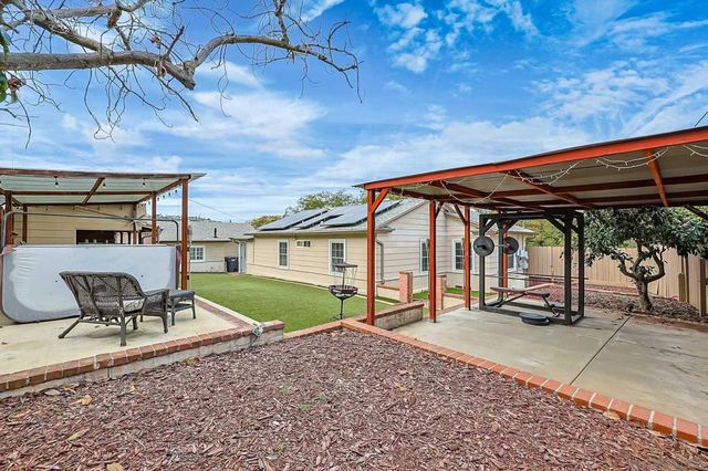 8845 Greenview Pl, Spring Valley, CA 91977