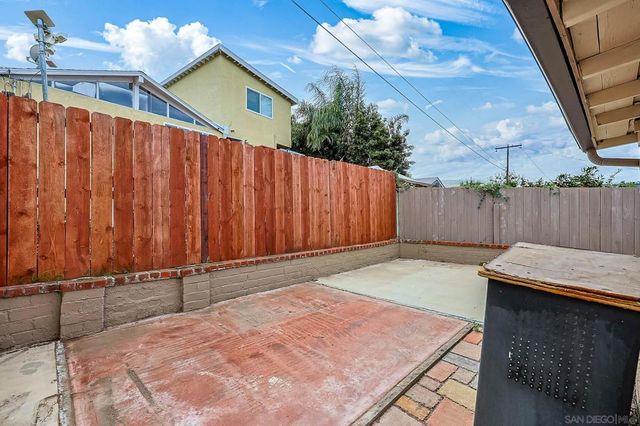 8845 Greenview Pl, Spring Valley, CA 91977
