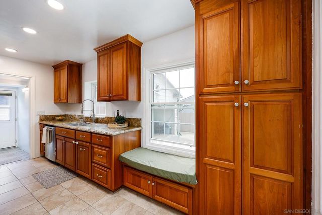 8845 Greenview Pl, Spring Valley, CA 91977