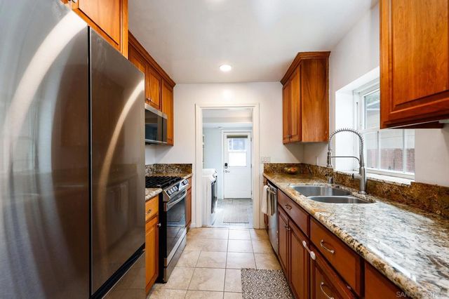 8845 Greenview Pl, Spring Valley, CA 91977