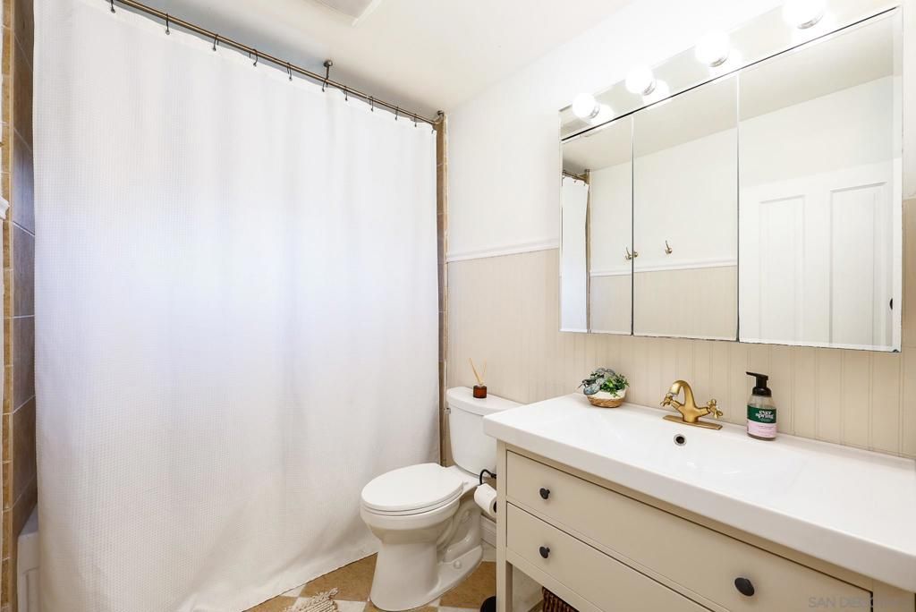 Image 12 of property listing at 8845 Greenview Pl, Spring Valley, CA 91977