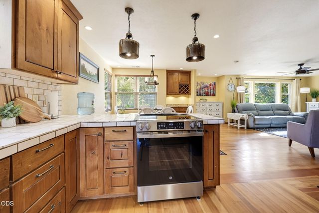 4919 Grant Road, Central Point, OR 97502