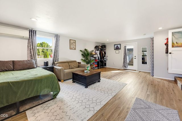 4919 Grant Road, Central Point, OR 97502