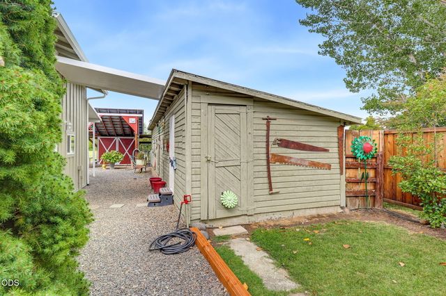 4919 Grant Road, Central Point, OR 97502