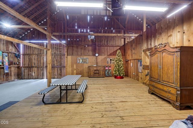 4919 Grant Road, Central Point, OR 97502