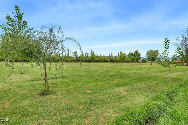 4919 Grant Road, Central Point, OR 97502