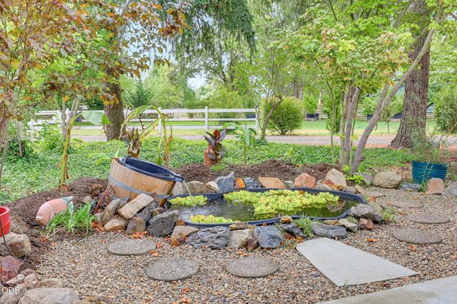 4919 Grant Road, Central Point, OR 97502