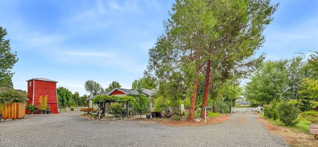 4919 Grant Road, Central Point, OR 97502