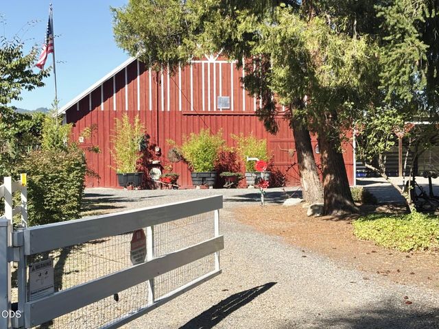 4919 Grant Road, Central Point, OR 97502