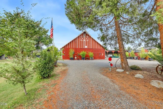 4919 Grant Road, Central Point, OR 97502