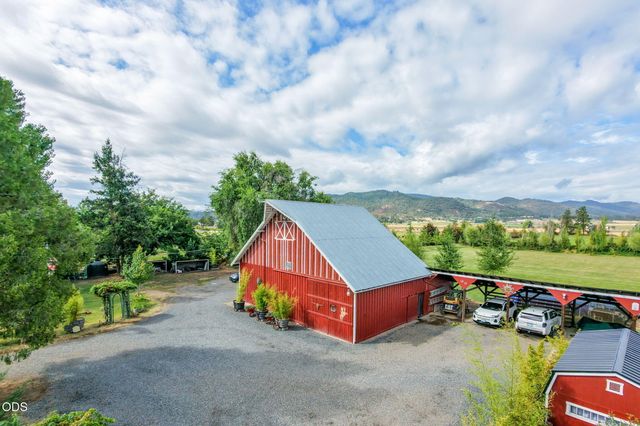 4919 Grant Road, Central Point, OR 97502