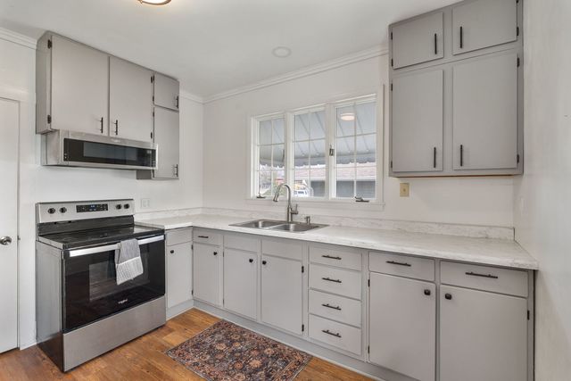 715 5th Street, Dewitt, IA 52742