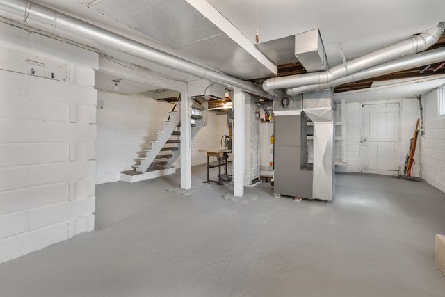 715 5th Street, Dewitt, IA 52742