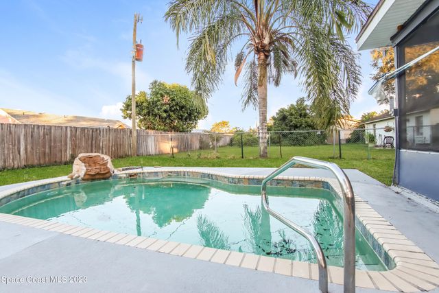 977 Beacon Street NW, Palm Bay, FL 32907