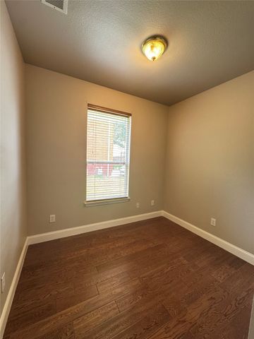 4712 Englishtown Drive, Arlington, TX 76016