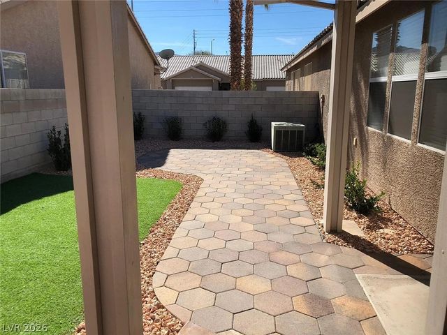 198 Crown Imperial Street, Henderson, NV 89074