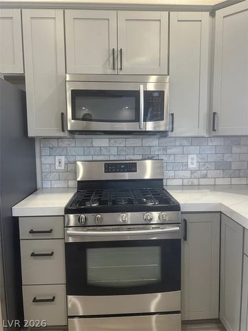 198 Crown Imperial Street, Henderson, NV 89074