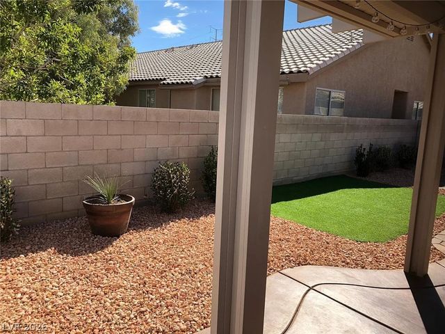 198 Crown Imperial Street, Henderson, NV 89074