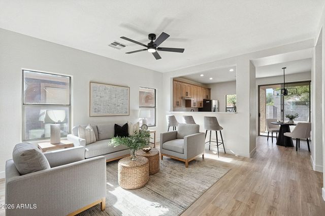 716 E DESERT MOON Trail