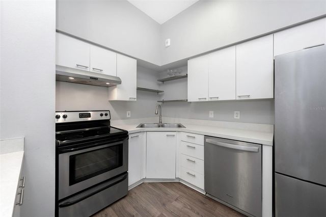 701 MIRROR LAKE DR N DRIVE N 118, St Petersburg, FL 33701