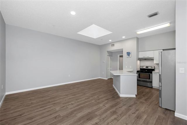 701 MIRROR LAKE DR N DRIVE N 118, St Petersburg, FL 33701