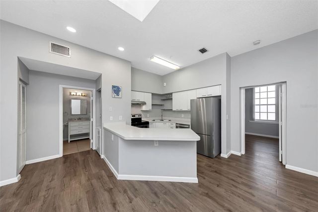 701 MIRROR LAKE DR N DRIVE N 118, St Petersburg, FL 33701