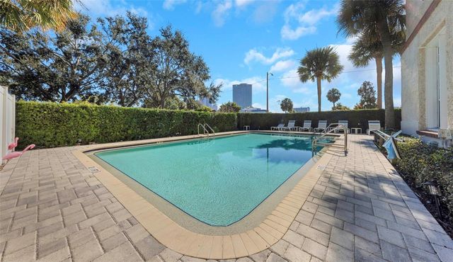 701 MIRROR LAKE DR N DRIVE N 118, St Petersburg, FL 33701