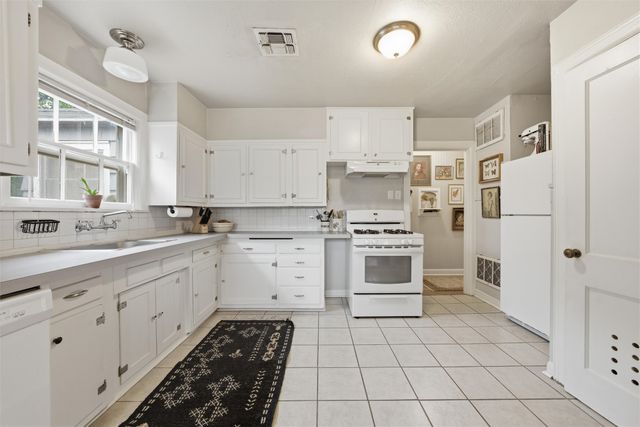 1325 N 34th Street, Waco, TX 76710